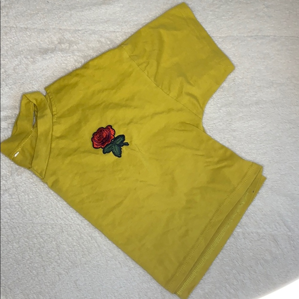 Yellow cropped shirt with rose